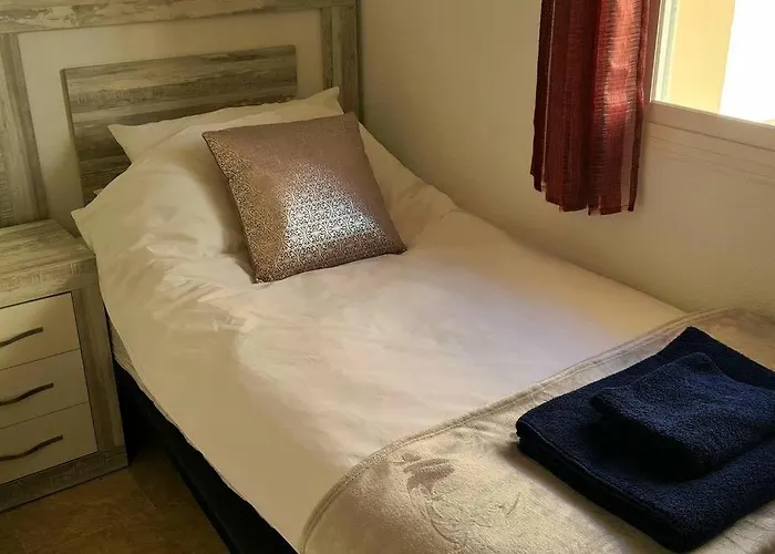 Estepona Port Beachside Apartment - Marina Bay